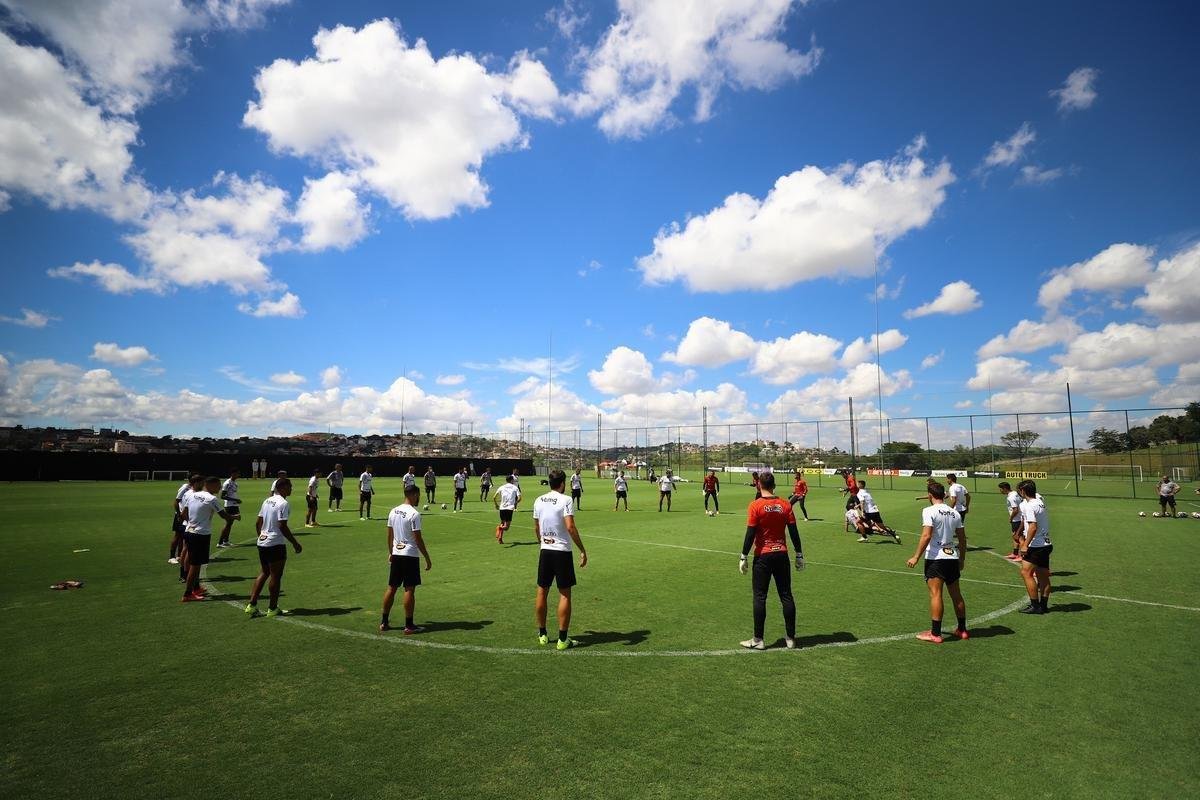 Primeiro treino comandado por Cuca desde a volta ao Atltico