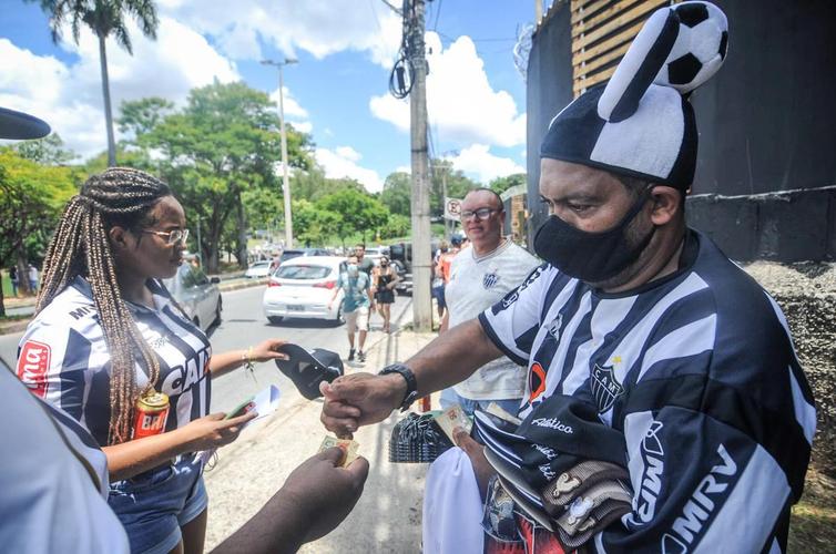 Torcida do Atlético chegou animada ao Mineirão para o jogo da taça, contra o RB Bragantino. Dia de festejar com o time o título do Campeonato Brasileiro de 2021