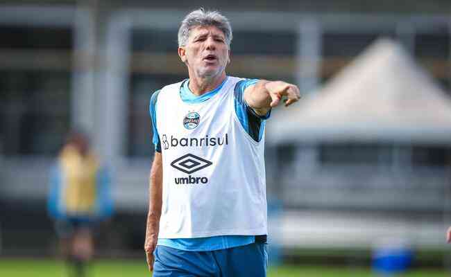 Renato comandando preparao para a partida decisiva da Copa do Brasil