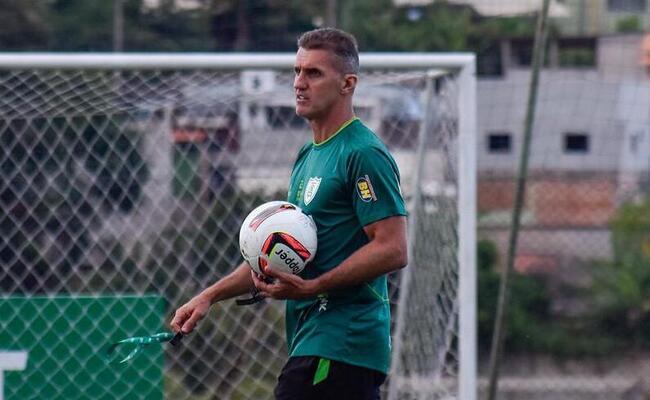 O América-MG disputa três competições e vem de maratona de jogos