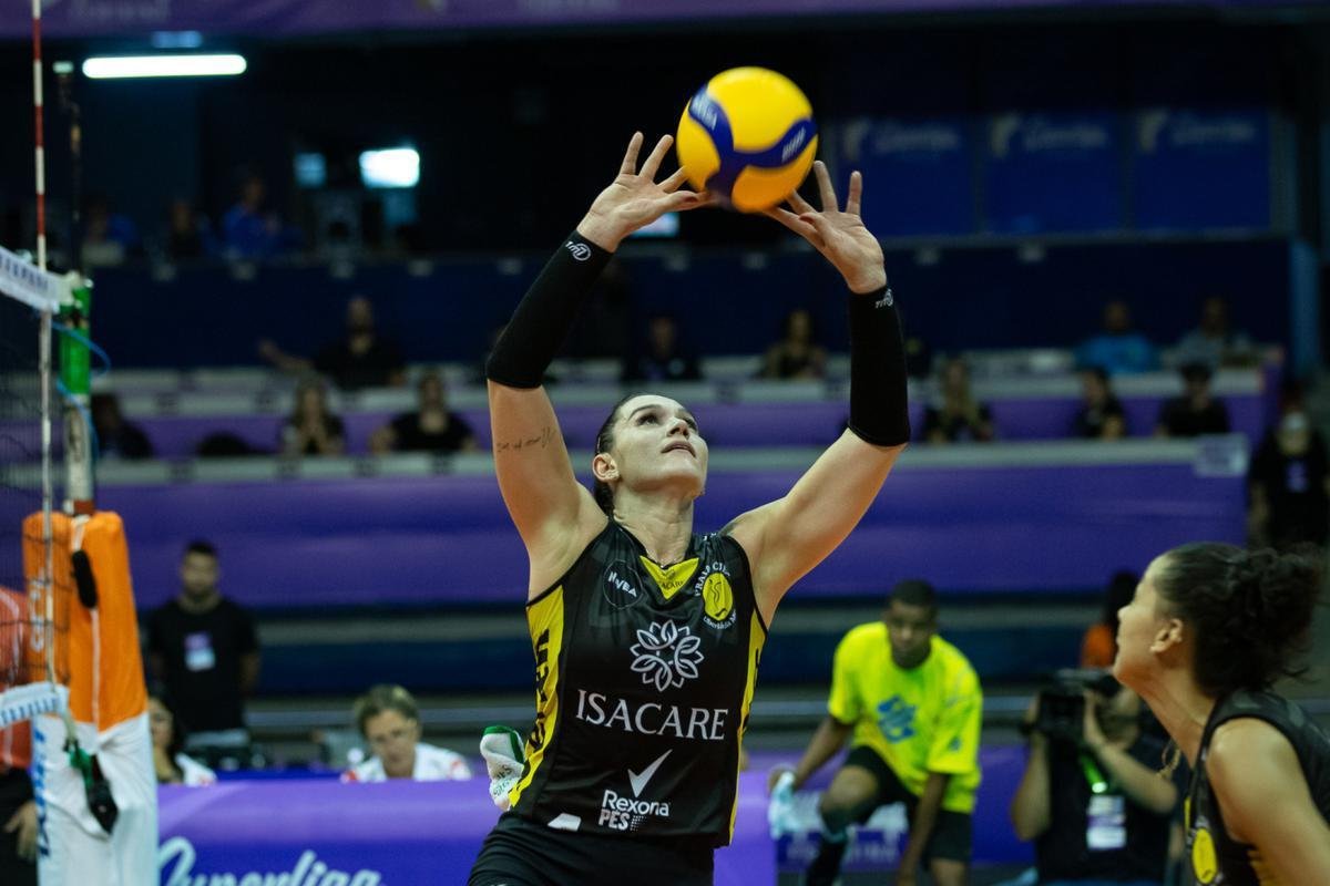 Minas venceu por 3 sets a 1 e saiu na frente do Praia na deciso da Superliga