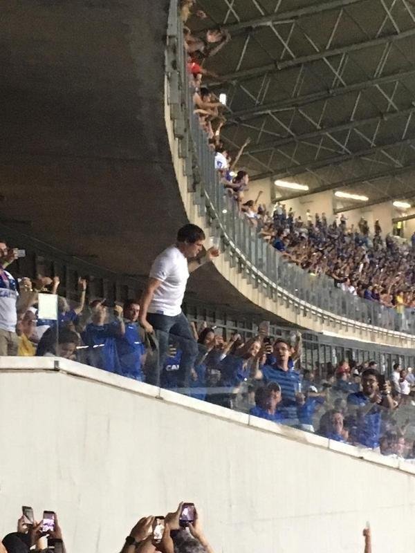 Vocalista da banda Skank vai com frequncia aos jogos do Cruzeiro no Mineiro