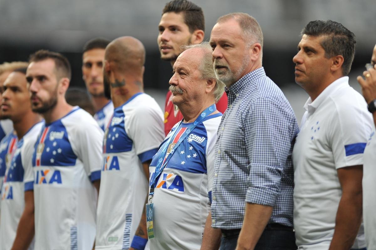 Cruzeiro estreou novo uniforme neste sbado, contra o Grmio