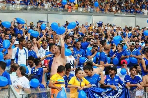 Imagens da torcida do Cruzeiro no clssico contra o Atltico, no Mineiro