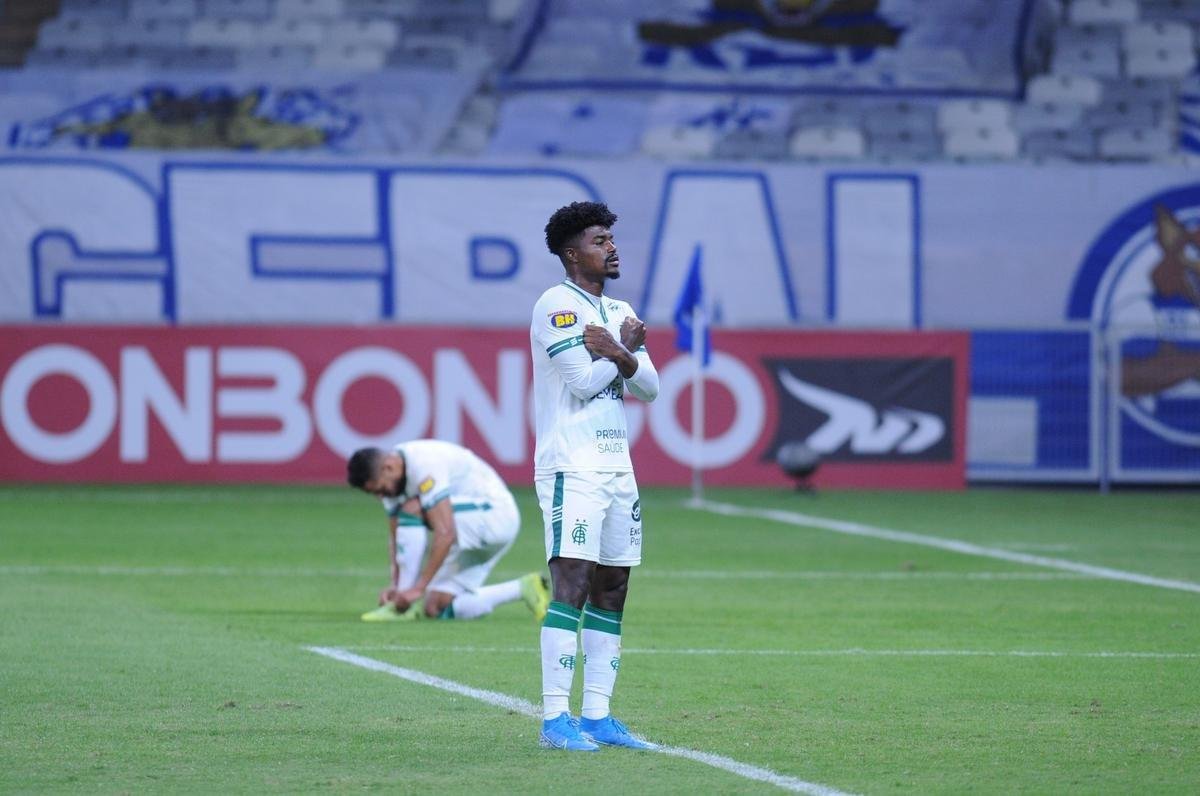 Fotos do duelo entre Cruzeiro e Amrica, pela Srie B, no Mineiro