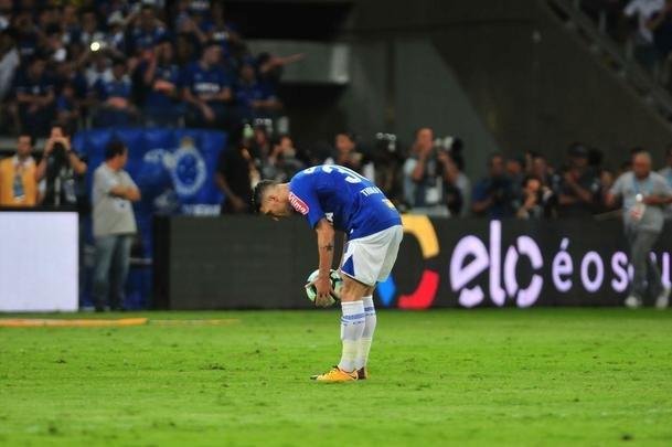 De Henrique a Thiago Neves, passando pela defesa de Fbio; a emoo dos cruzeirenses