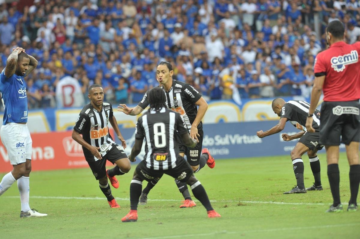 Ricardo Oliveira marcou o gol de empate do Atltico aos 9 minutos do segundo tempo