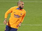 Daniel Alves fica fora dos relacionados do Barcelona para a Liga Europa 