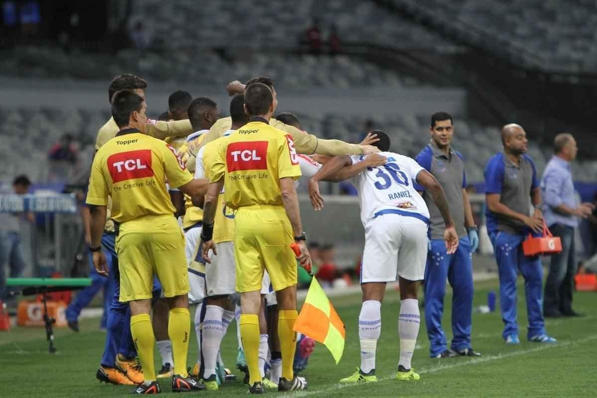 Imagens da partida entre Cruzeiro e Sport, duelo vlido pela 21 rodada da Srie A do Campeonato Brasileiro