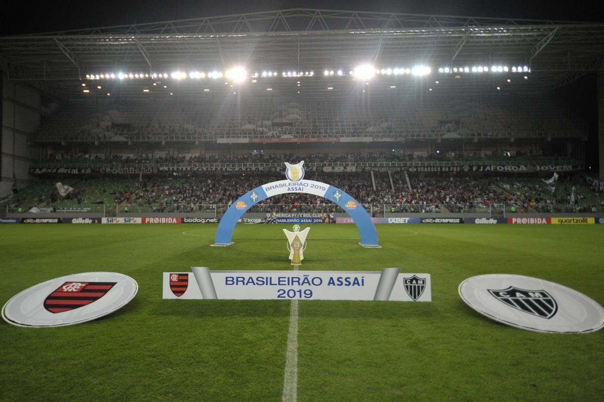 Torcedores de Atltico e Flamengo compareceram ao Horto nesta noite de sbado para assistir ao confronto entre os tradicionais rivais