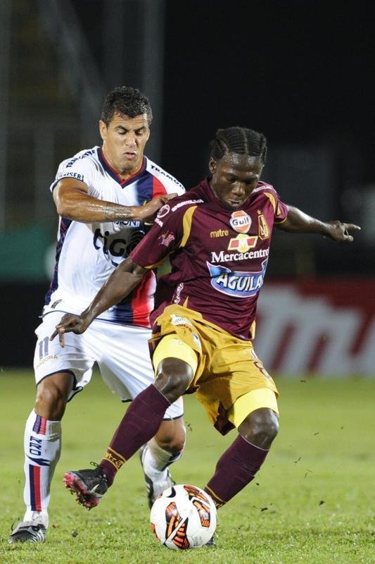 Em 2013, ano do ttulo do Atltico, Yimmi Char defendia o Tolima, da Colmbia. Ele ajudou a equipe a eliminar o Universidad Csar Vallejo, do Peru. Char foi titular nos dois jogos: 1 a 0 em casa e 1 a 1 fora.