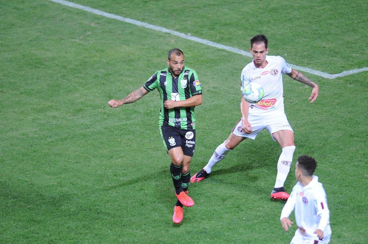 Fotos do duelo entre Amrica e Ferroviria, no Independncia, em BH, pela terceira fase da Copa do Brasil