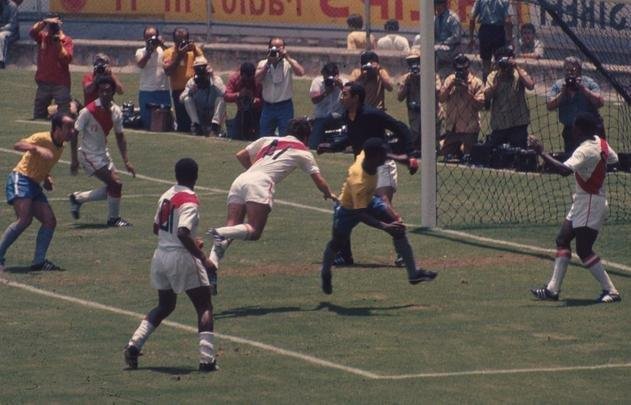 Nas quartas de final, Brasil goleou Peru por 4 a 2, em Guadalajara