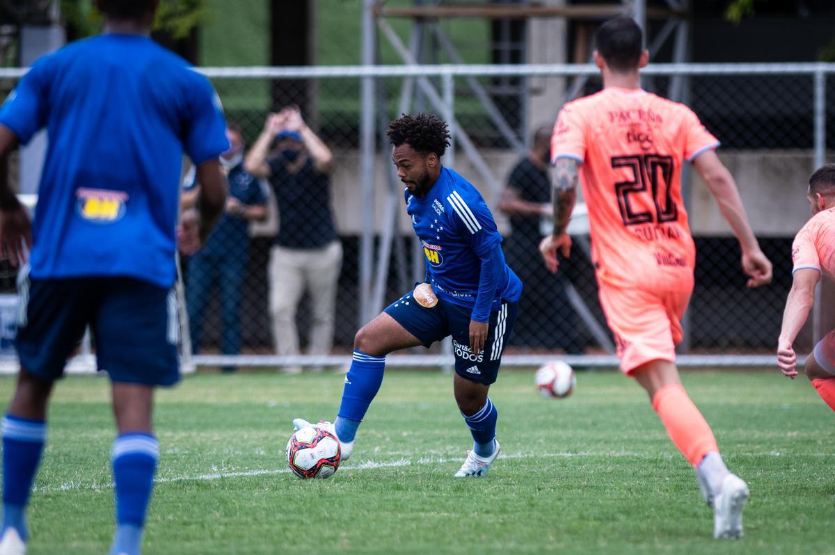 Imagens do jogo-treino entre Cruzeiro e Bolívar, neste sábado (20/2), na Toca da Raposa II. Time celeste venceu por 1 a 0