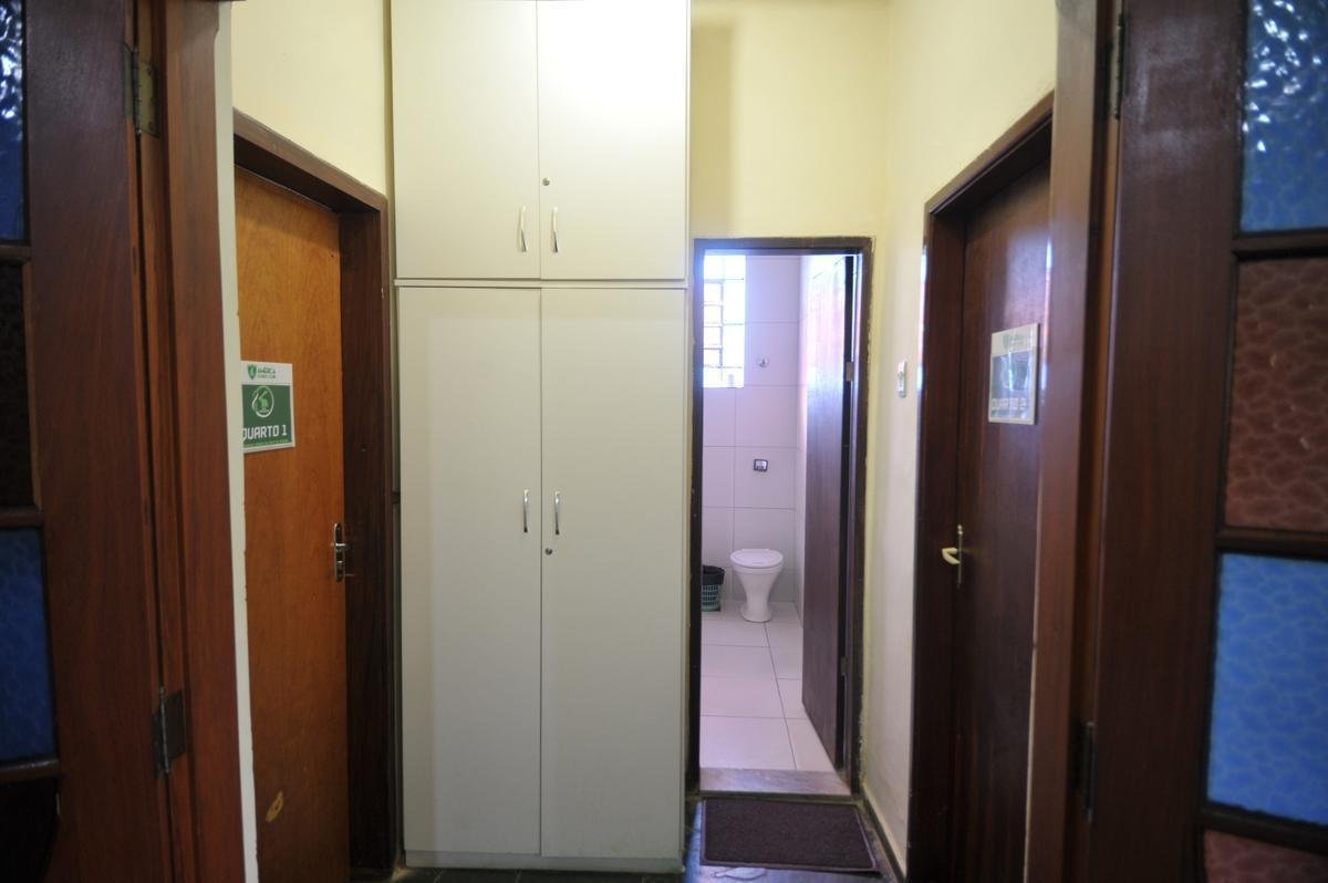 Amrica abriu Casa do Atleta, alojamento que recebe jovens das categorias de base do clube no Centro de Treinamento Lanna Drumond. Local abriga 60 jogadores. Segundo direo, contineres eram utilizados para receber atletas em perodo de testes, mas j esto desativados. Por falta de alvars da prefeitura de Contagem e laudo do Corpo de Bombeiros, Amrica realocou garotos em hotel de Belo Horizonte at regularizao do CT.