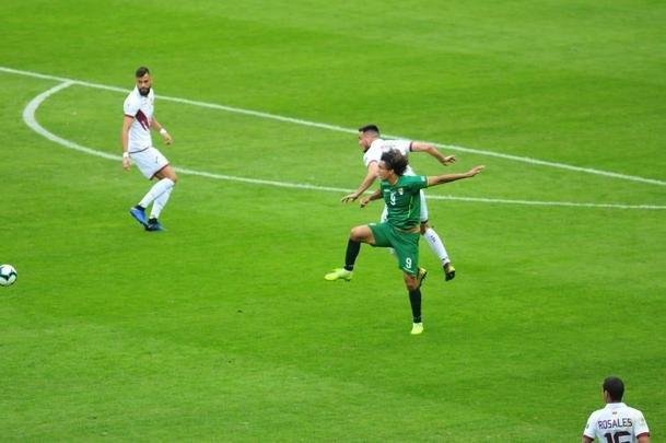 Imagens da partida entre Bolvia e Venezuela