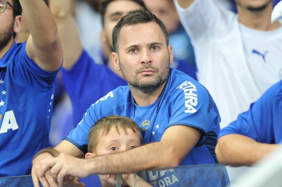 Torcedores do Cruzeiro coloriram Mineiro de azul em deciso da Copa do Brasil contra o Flamengo