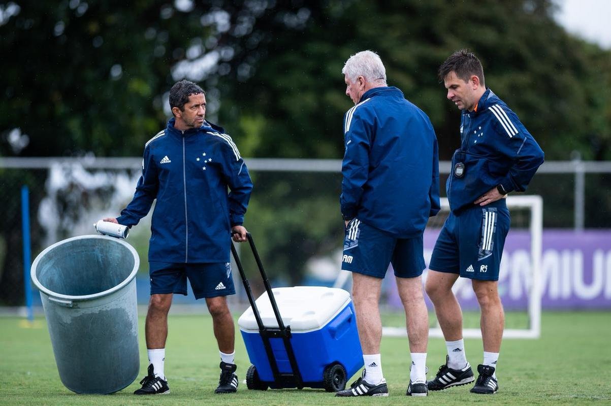 Jogadores do Cruzeiro treinaram na manh deste domingo na Toca da Raposa II