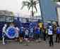 Chutes no porto, gs de pimenta: o protesto de torcedores do Cruzeiro nesta tera-feira