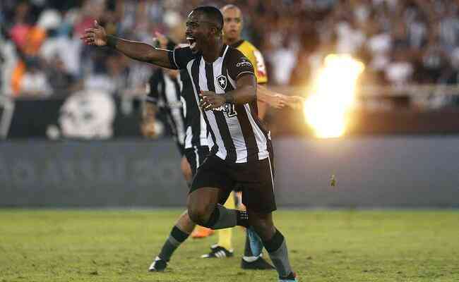 Kayke marcou o gol da vitória do Botafogo sobre o São Paulo no Nilton Santos pela Série A