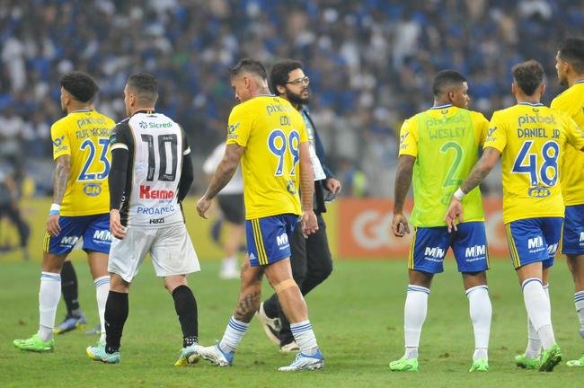 As melhores fotos do jogo entre Cruzeiro e Operrio-PR, no Mineiro, em Belo Horizonte, pela 29 rodada da Srie B do Brasileiro