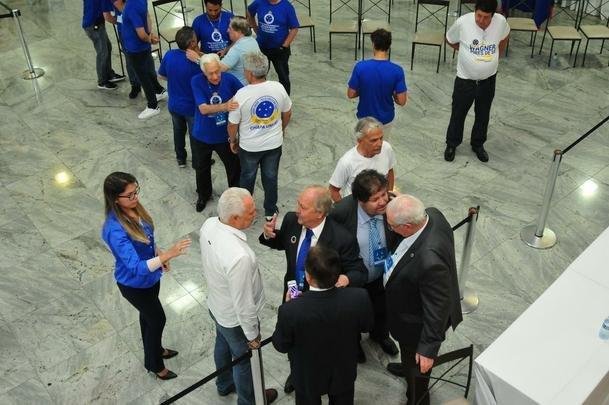 Wagner Pires de S venceu eleio com 235 votos e  o novo presidente do Cruzeiro. Ele comendar o clube no trinio 2018, 2019 e 2020. Srgio Santos Rodrigues, apoiado por Zez Perrella, ficou com 200 votos no pleito.