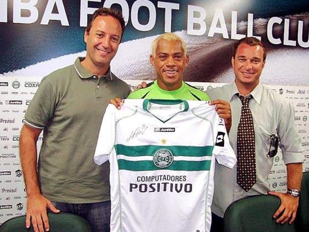 Coritiba - foi rebaixado no ano do centenrio, em 2009
