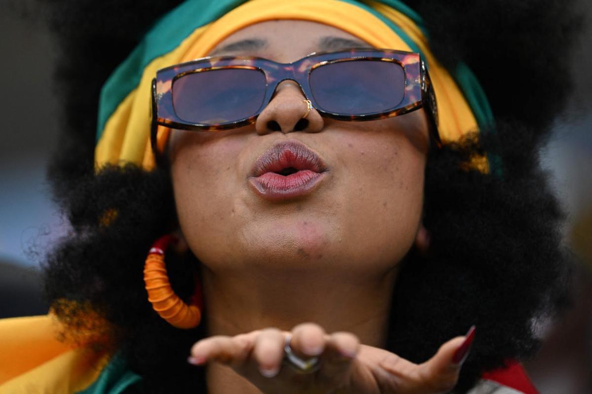 Torcedores de Catar e Senegal nas arquibancadas do Estdio Al Thumama