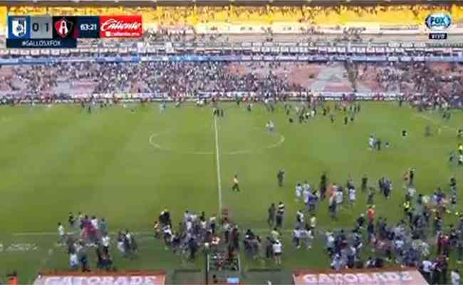Jogo entre Querétaro e Atlas pela Liga MX foi suspenso após episódio de violência entre torcedores