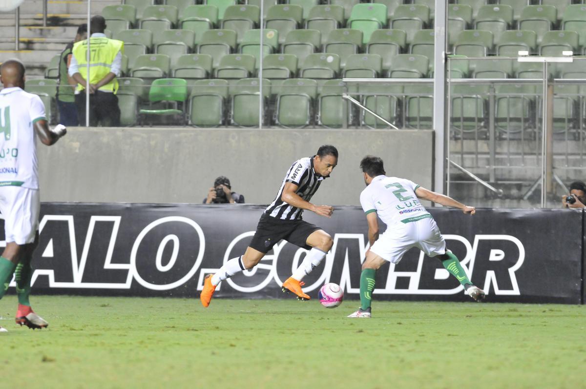 Fotos do primeiro tempo do clssico entre Atltico e Amrica, no Independncia, pela semifinal do Mineiro
