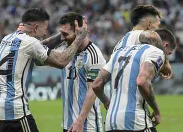 Olé, tradicional jornal de esportes do país, classificou a vitória argentina como dramática. "Um triunfo cheio de vida e grandes gols", estampou em seu site