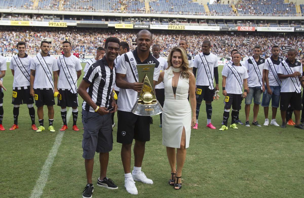 Botafogo - campeo da Srie B 2015, com 72 pontos (21 vitrias, 9 empates e 8 derrotas)
