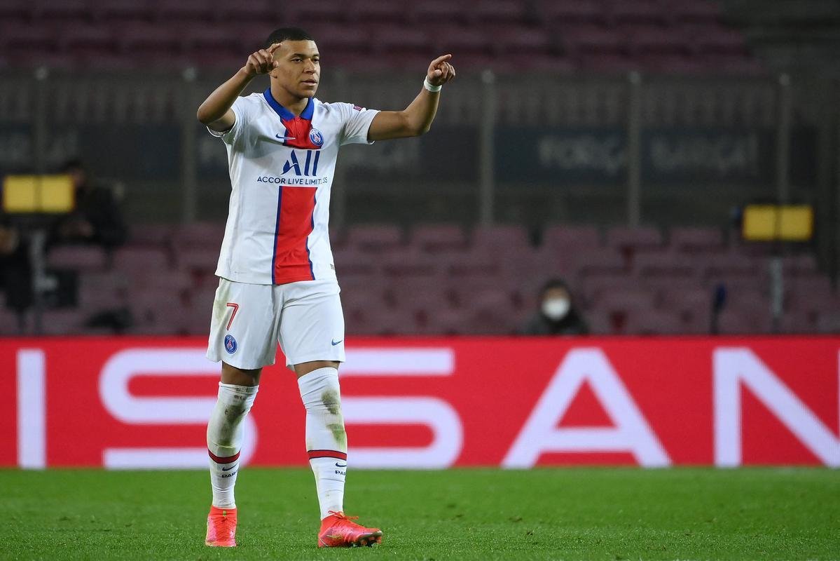 Fotos do duelo entre Barcelona e Paris Saint-Germain, no Camp Nou, em Barcelona, pela ida das oitavas de final da Liga dos Campees da Europa