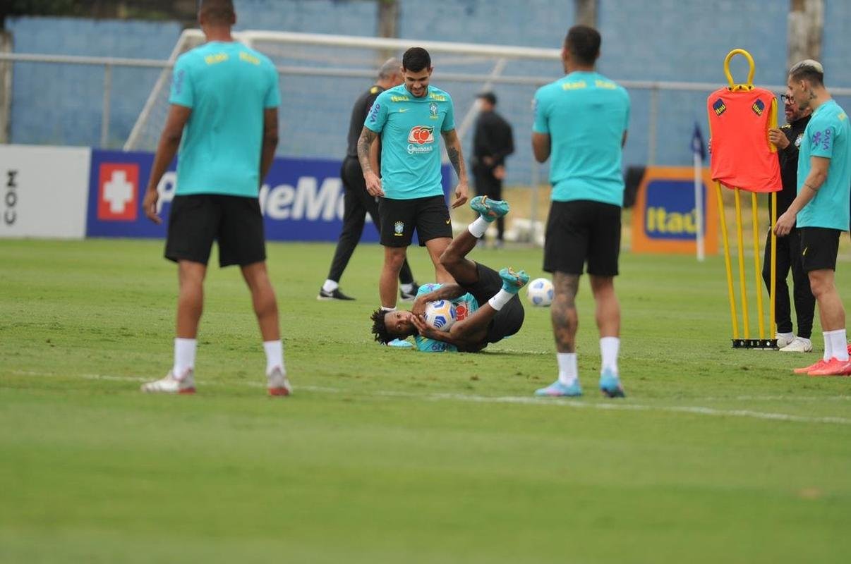 Seleo Brasileira concluiu na Toca da Raposa II, CT do Cruzeiro, em BH, a preparao para enfrentar o Paraguai no Mineiro pelas Eliminatrias da Copa do Mundo do Catar