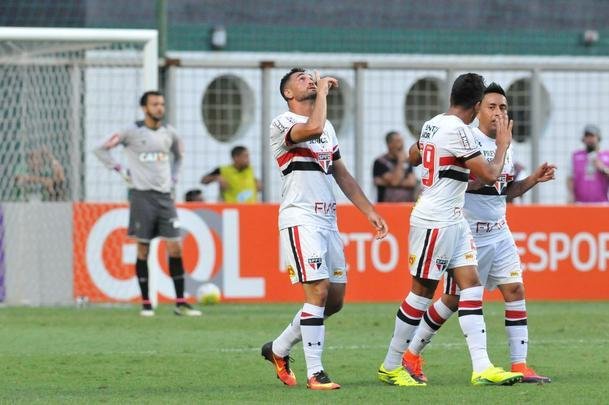Gilberto marcou o gol da vitria de virada do So Paulo no Independncia