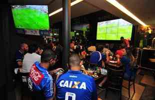 Transmisso de jogo do Cruzeiro em bares, via Facebook