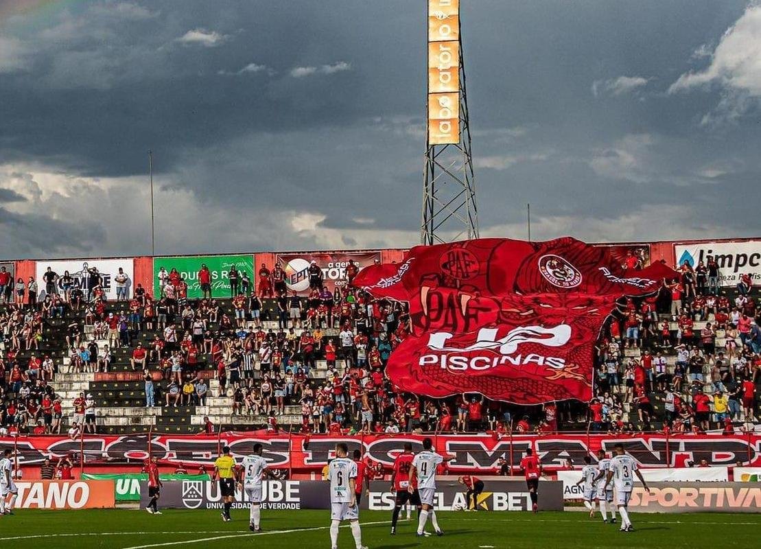 6 Pouso Alegre - mdia de 3.242 torcedores presentes por jogo