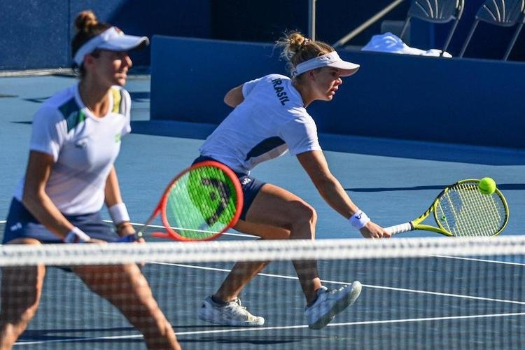 Dupla Luisa Stefani e Laura Pigossi conquistou a medalha de bronze nas duplas femininas do tênis
