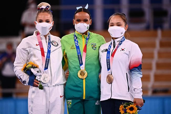 Rebeca Andrade conquistou a medalha de ouro ouro no salto