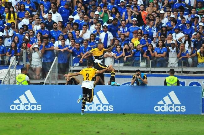 Fotos do jogo entre Cruzeiro e Cricima, neste domingo (4), no Mineiro, pela 28 rodada da Srie B