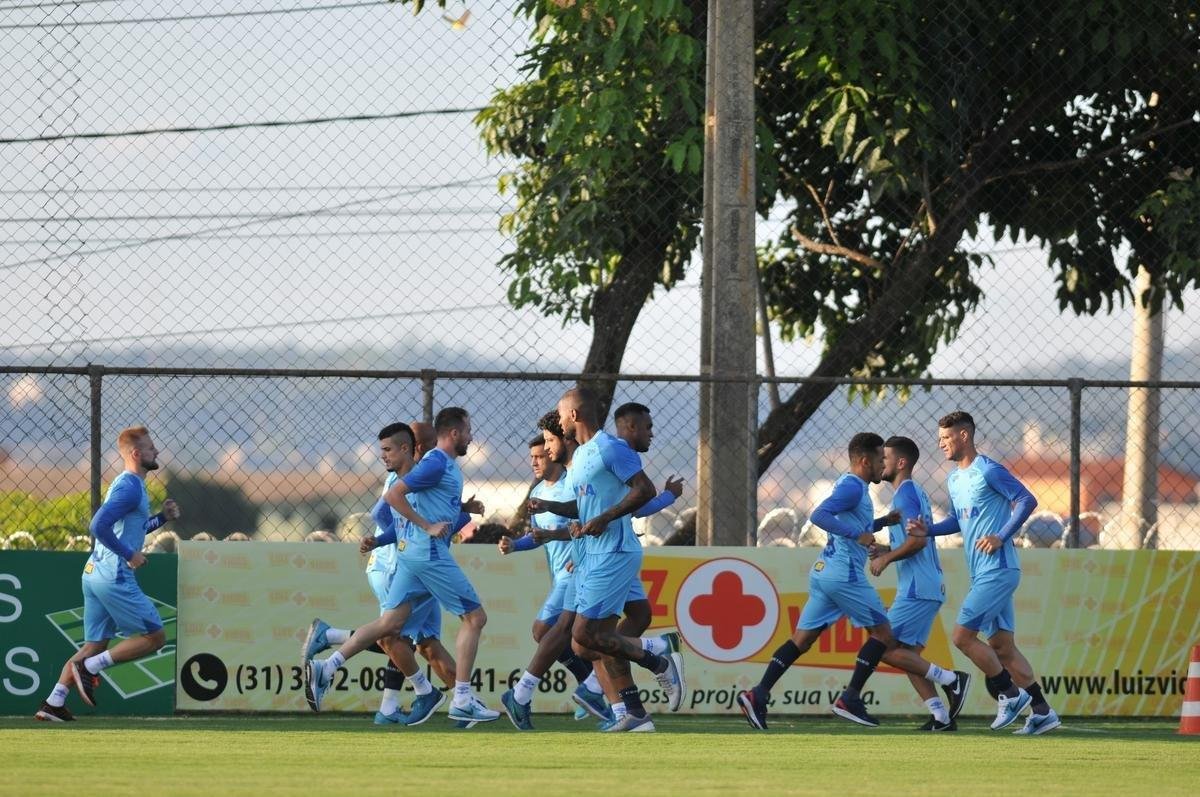 Aps conquistar o Mineiro, jogadores do Cruzeiro voltaram ao trabalho nesta tera-feira