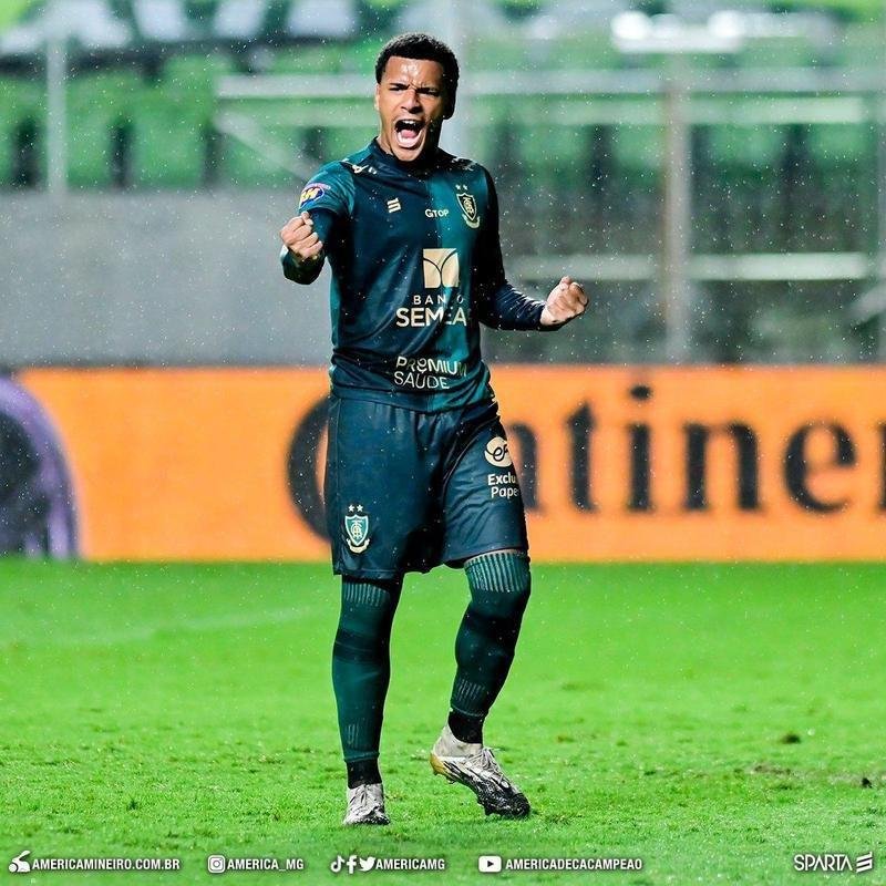 O volante Sabino, cria da base do Amrica, no seguir no clube em 2022. Ele foi pouco aproveitado na temporada 2021