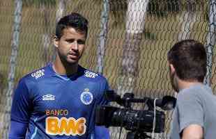 Cruzeiro se reapresentou nesta tera-feira na Toca da Raposa II e iniciou a preparao para a deciso do Mineiro, no prximo domingo, no Mineiro; tcnico Marcelo Oliveira conversou muito com os atletas, falou dos erros na derrota por 3 a 0 para o Atltico, no jogo de ida, e deu sequncia ao trabalho