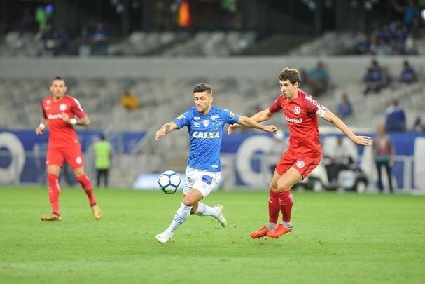 Imagens do duelo entre Cruzeiro e Internacional, no Mineiro, pela 22 rodada do Brasileiro 