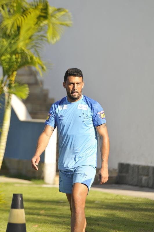 Treino do Cruzeiro nesta segunda marcou o batismo do colombiano Luis Orejuela, reforo para 2019