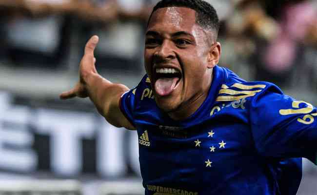 No Cruzeiro, Pezzolano vê Vitor Roque como 'Classe A de verdade'