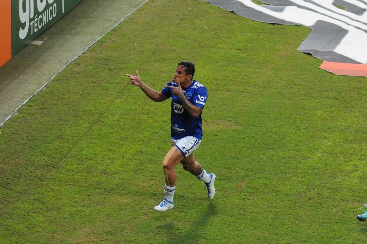 Fotos do jogo entre Cruzeiro e CRB, no Mineiro, em Belo Horizonte, pela 11 rodada da Srie B do Brasileiro