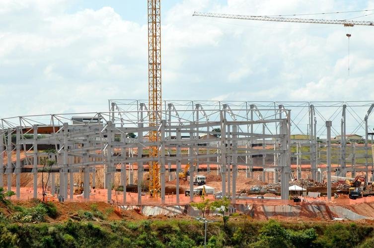 Arena MRV completa um ano de obras neste 20 de abril de 2021. Veja como est o andamento da construo do estdio do Atltico, que tem previso de ficar pronto em outubro de 2022. Sero 46 mil lugares, 2.333 vagas de estacionamento, 40 bares e 80 camarotes. O empreendimento fica no bairro Califrnia, em Belo Horizonte. (Fotos de Gladyston Rodrigues/EM/D. A Press)