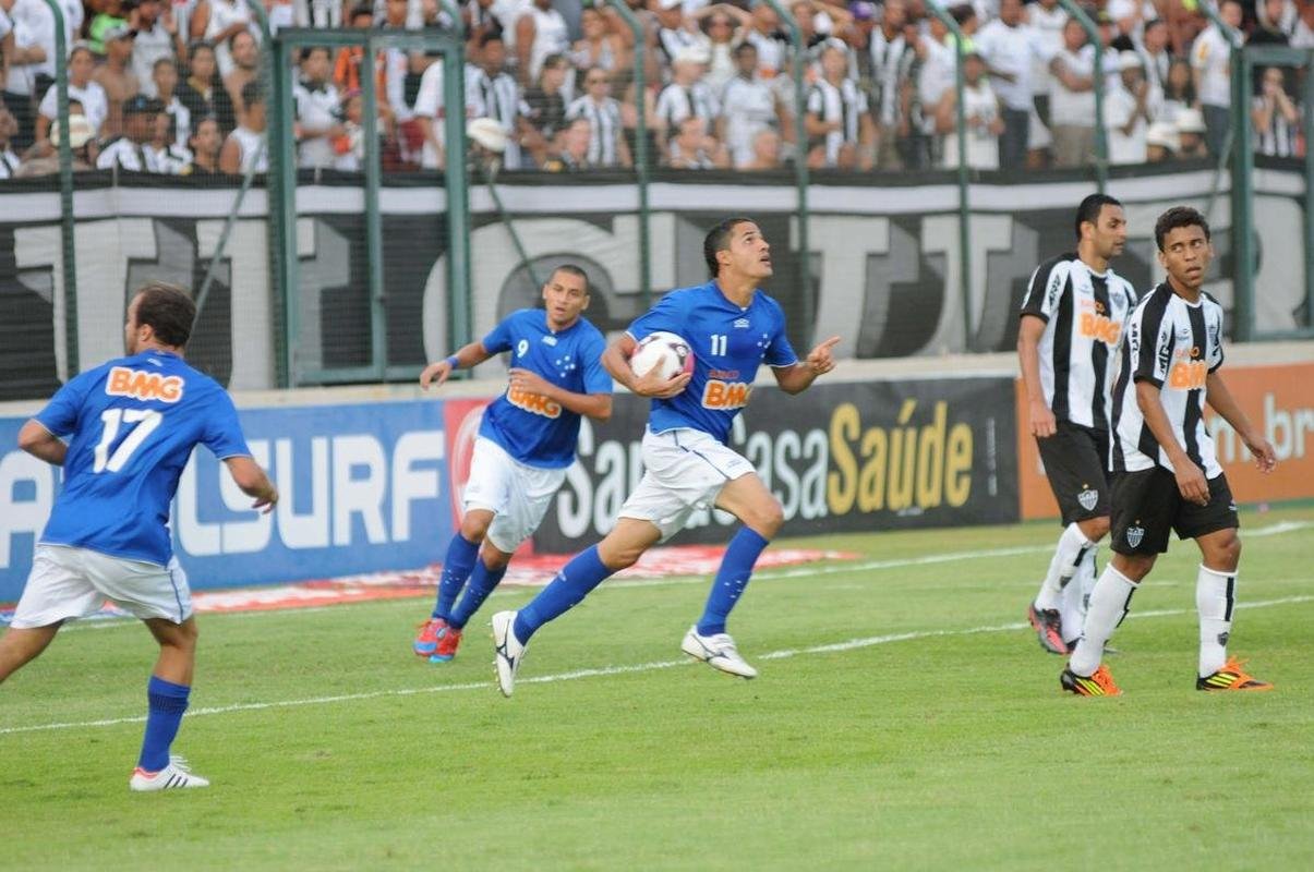 Anselmo Ramom marcou 11 gols na Arena do Jacar. Heje, ele defende a Chapecoense