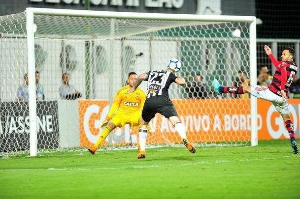 Fotos do primeiro tempo do duelo entre Atltico e Flamengo, no Independncia, pelo Brasileiro